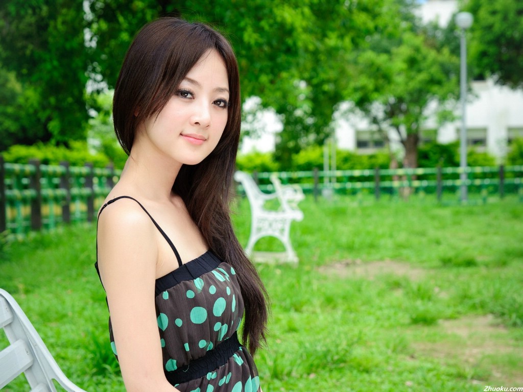 壁纸1024×768公园美女桌面壁纸下载壁纸,公园美女